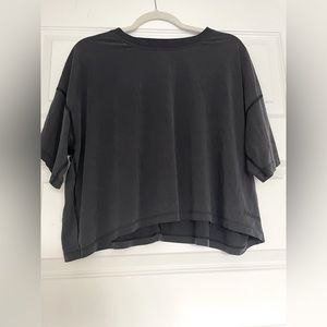 Ease of it All Crop Tshirt Lululemon - size 10/12
